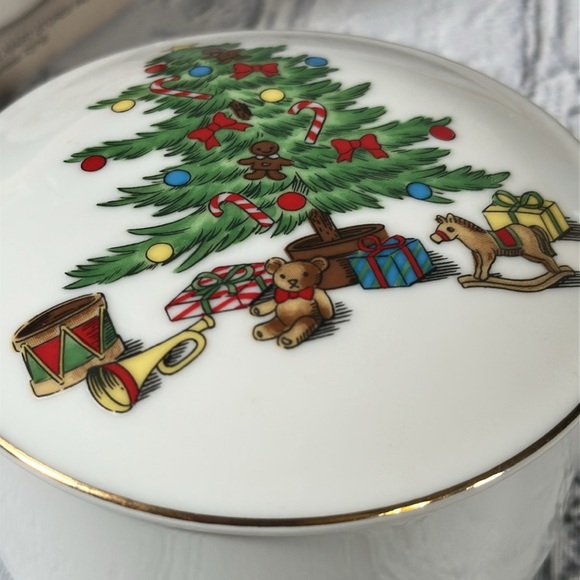 Vintage Fine Porcelain Round Candy Box with Christmas Tree Design Walmart - Picture 13 of 14